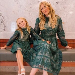 Ivy City Co Mini Sicily dress in Hunter size 4/5t